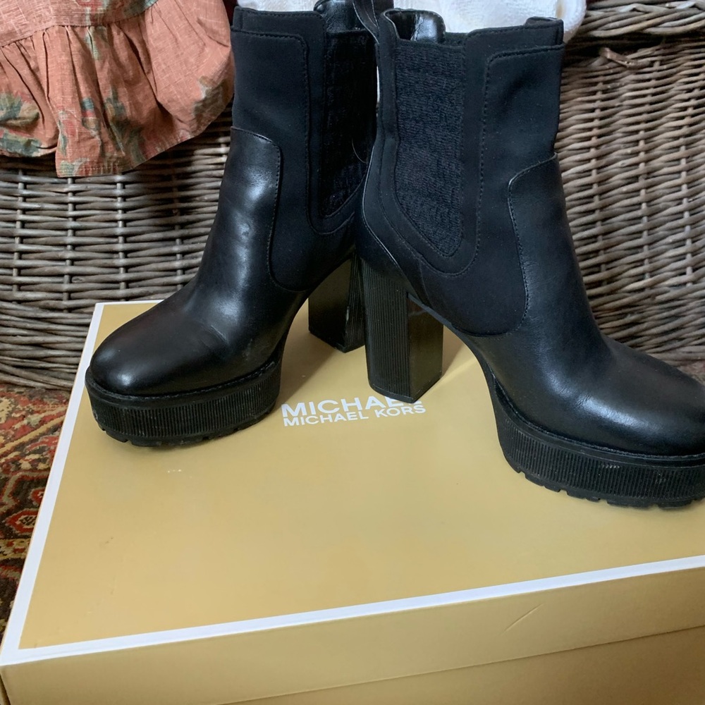 MICHAEL Michael Kors Black Leather Platform Chelsea Boots